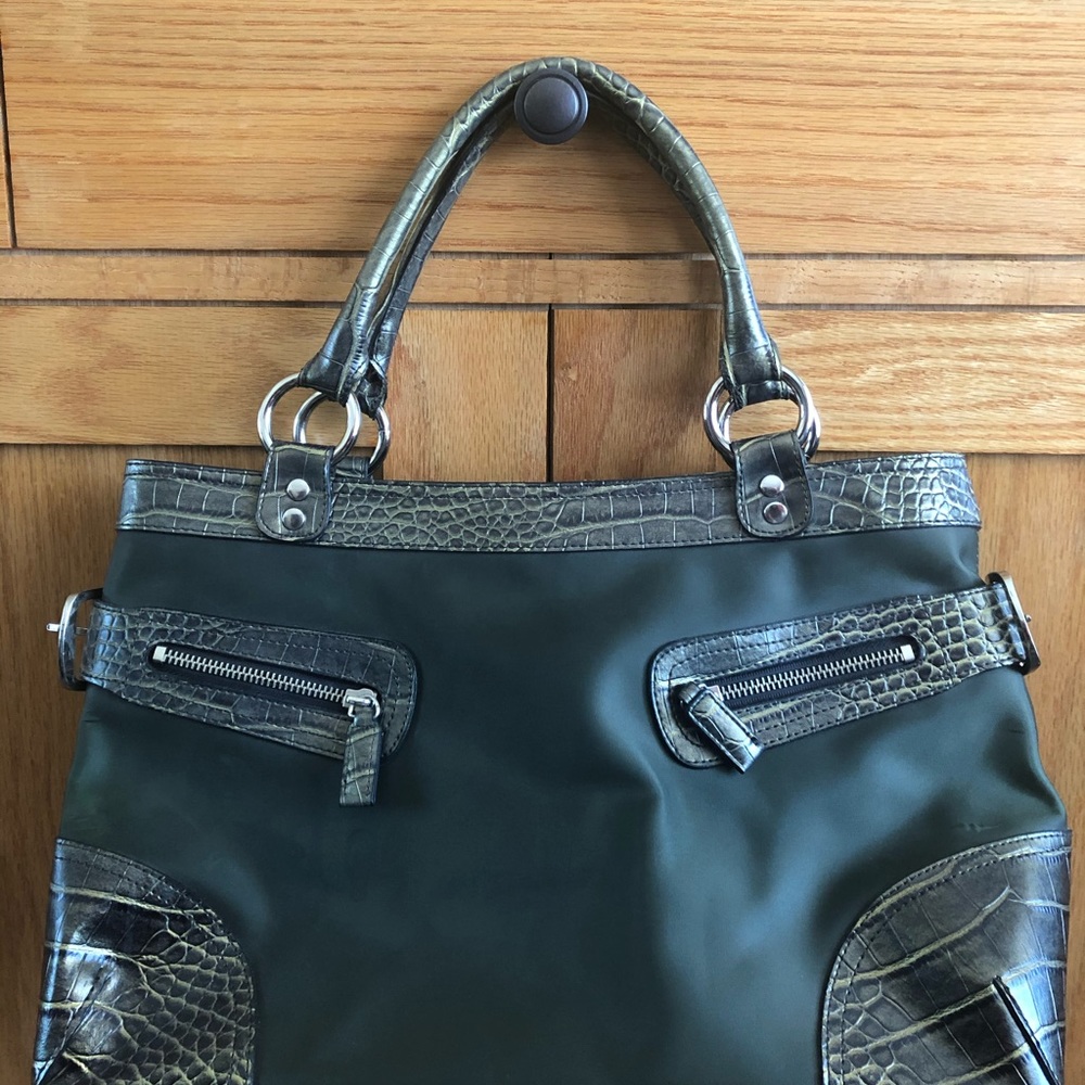 🐞🐞Beautiful Croco Embossed MAXX NY Satchel!🐞🐞